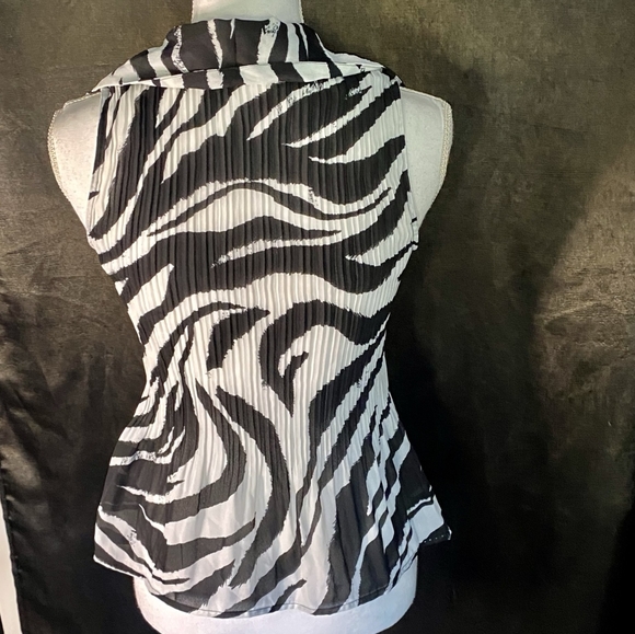 Like New | Sunny Leigh | Top - Picture 3 of 4